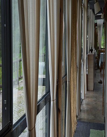How to Know If You Should Choose Blinds or Curtains in Dubai