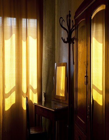 Do Wooden Custom Dubai Blinds Make Rooms Feel Cosier?